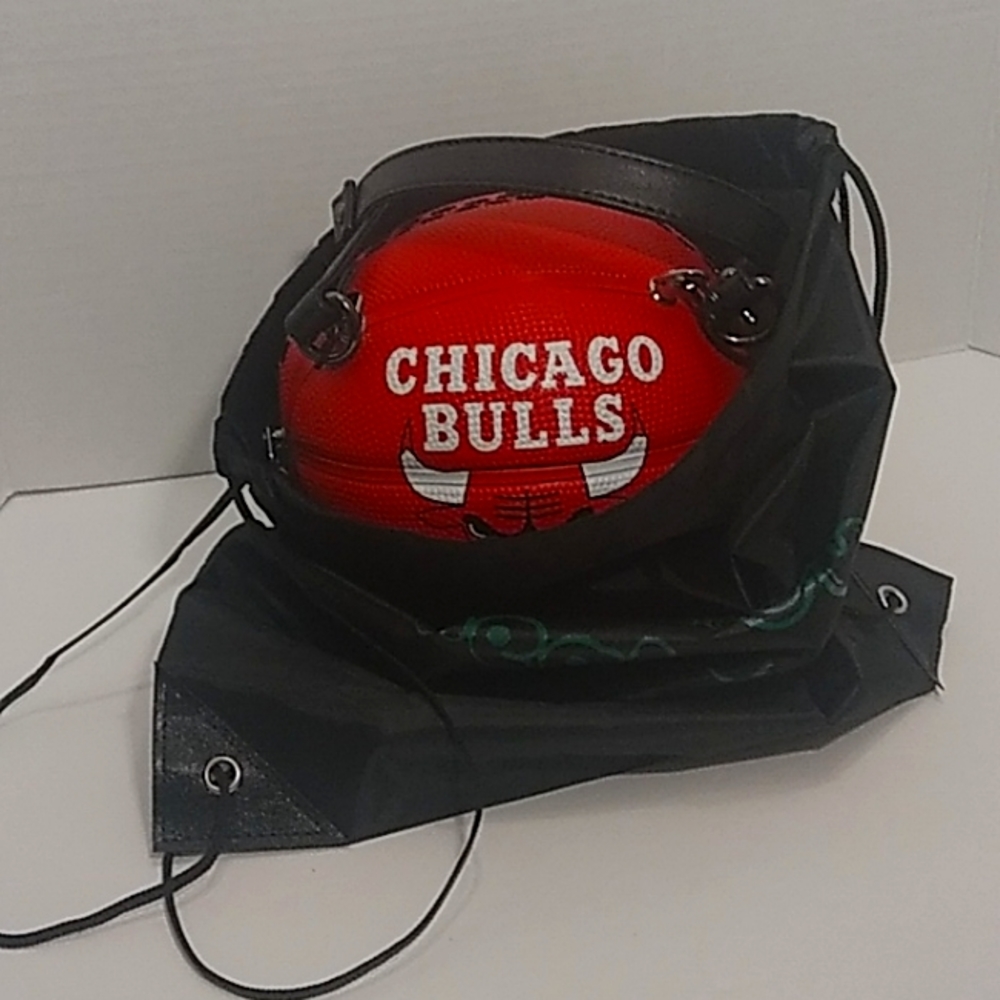 NWT LIMITED EDITION HANDMADE CHICAGO BULLS SMALL BASKETBALL PURSE π - Picture 16 of 17